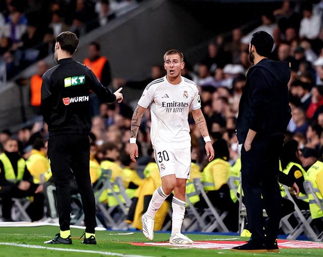 世界杯手机观看app下载-6场仅出战42分钟！皇马18岁前锋又沦为替补 骂裁判禁赛2场|马斯坦托诺|马卡报|巴黎圣日耳曼|皇家马德里|阿韦洛亚_新浪体育_新浪新闻