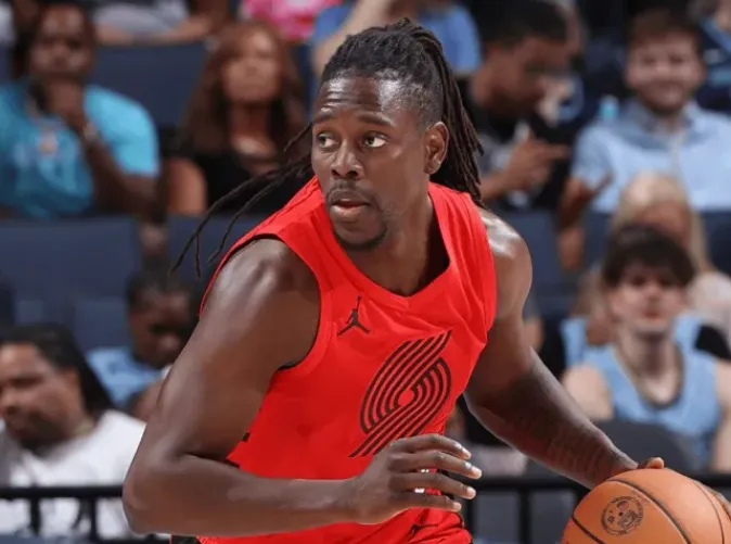 霍勒迪本场以90%真实命中率砍下35分10助,开拓者队史最高效