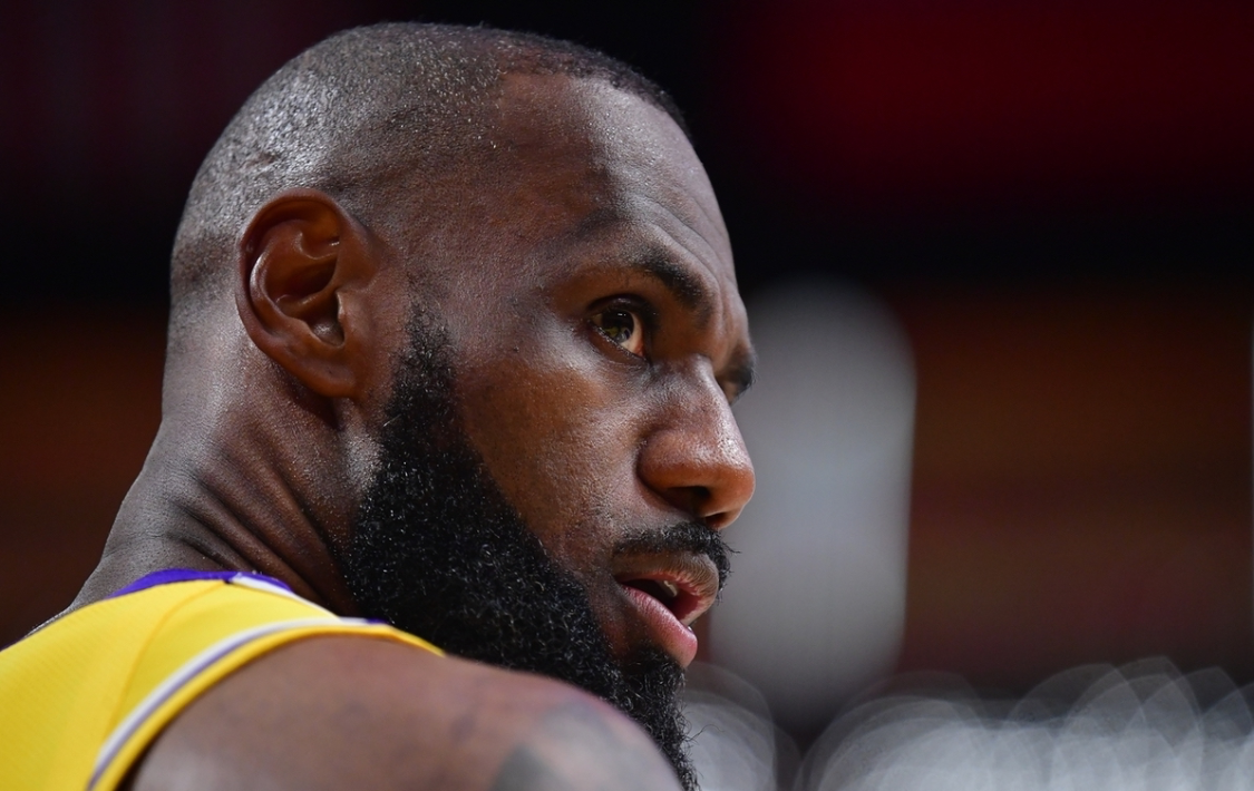 世界杯高清比赛直播平台-A史密斯表示詹姆斯质变了(科比末期)变烂的湖人!